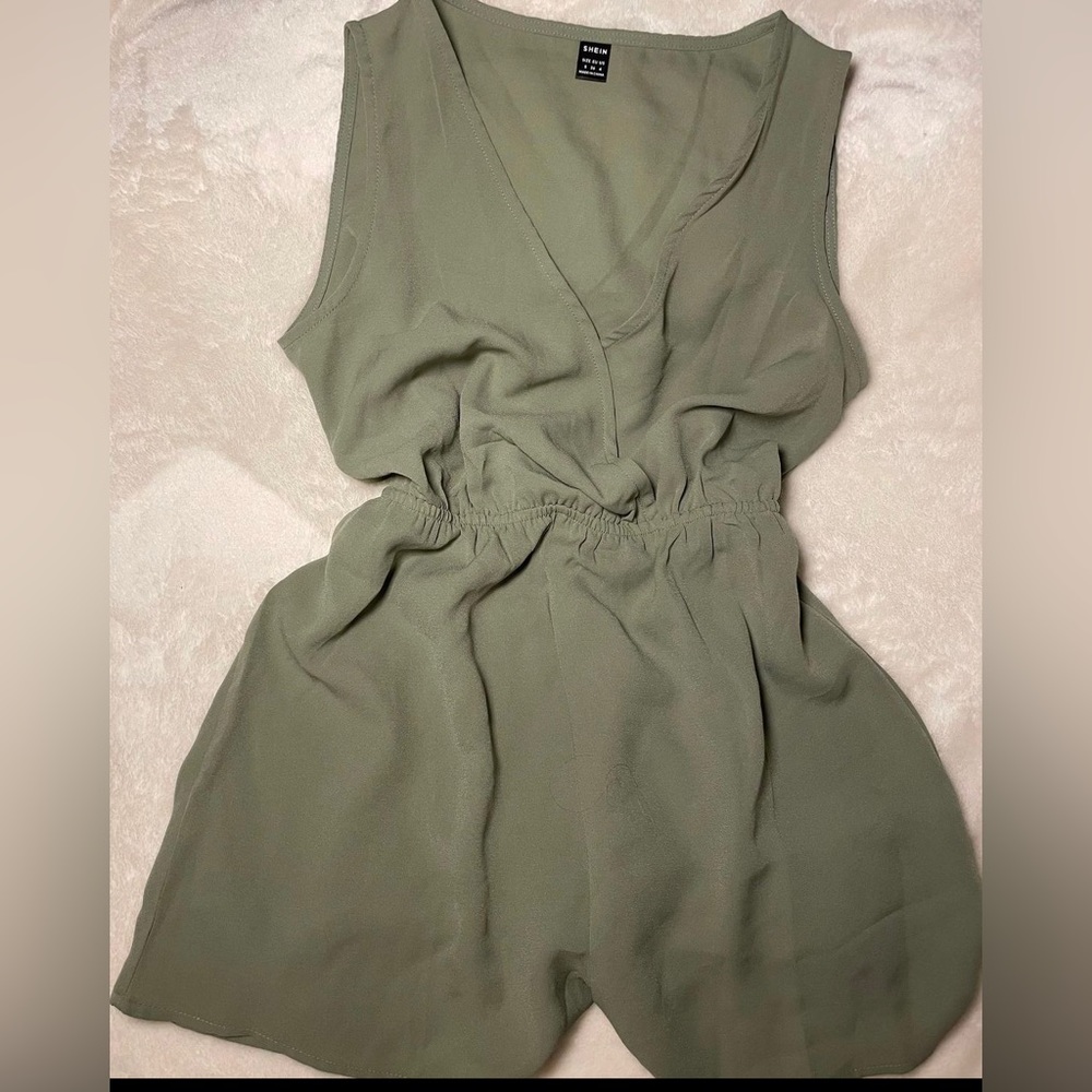 SHEIN Romper. Size small but would also fit medium